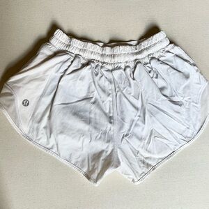 Lululemon 2.5” Inseam Hotty Hot Shorts Size 2